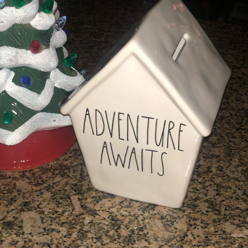 NWT RAE DUNN “Adventure Awaits” house shaped Bank